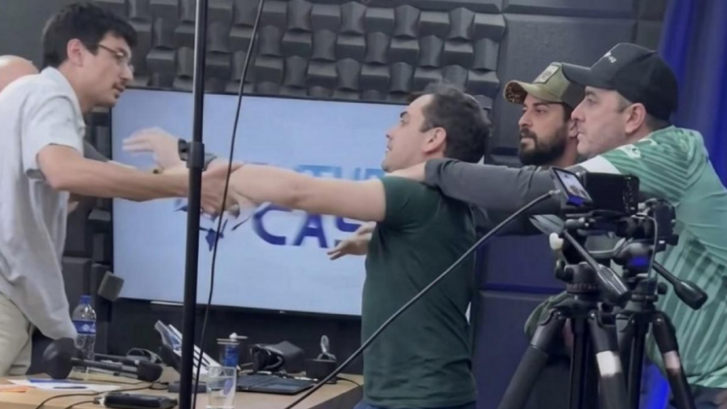 thomaz e candidato do pt brigam em podcast são josé dos campos