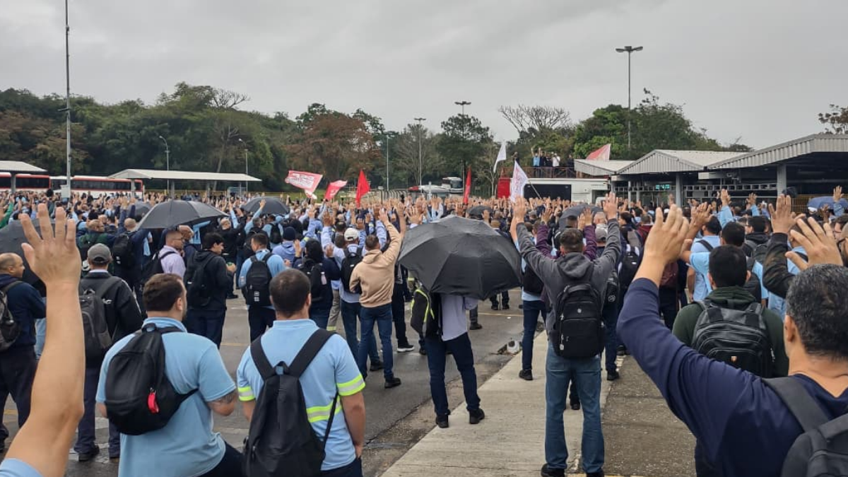 Trabalhadores da GM em São José aprovam acordo de dois anos com reajuste e PLR de até R$ 23 mil trabalhadores da gm sjc aprovam aumento de salário