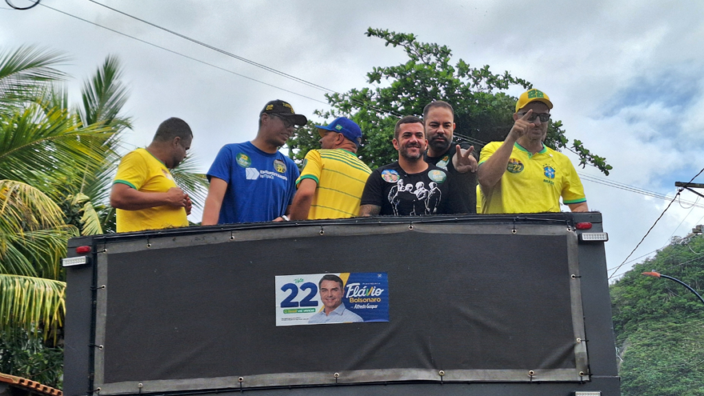 Motocarreata em apoio a Flávio Bolsonaro em Maricá, prova que cidade não é Petista como dizem por aí Motocarreata do Flávio Bolsonaro em Maricá