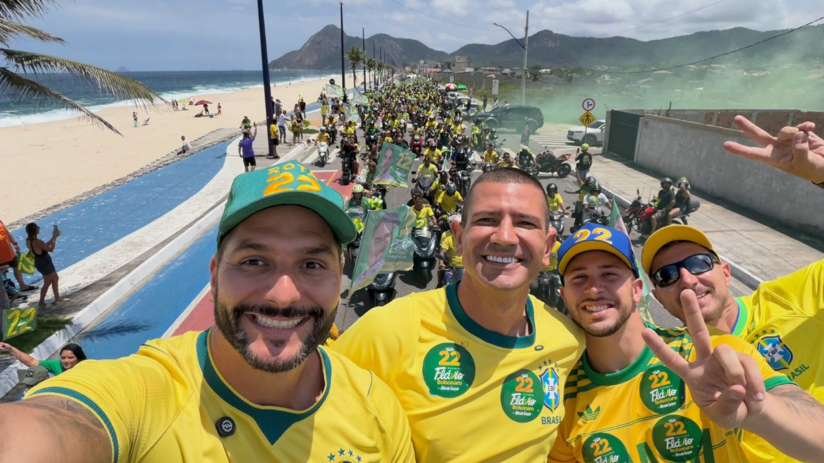 Motocarreata em apoio a Flávio Bolsonaro em Maricá, prova que cidade não é Petista como dizem por aí Motocarreata do Flávio Bolsonaro em Maricá