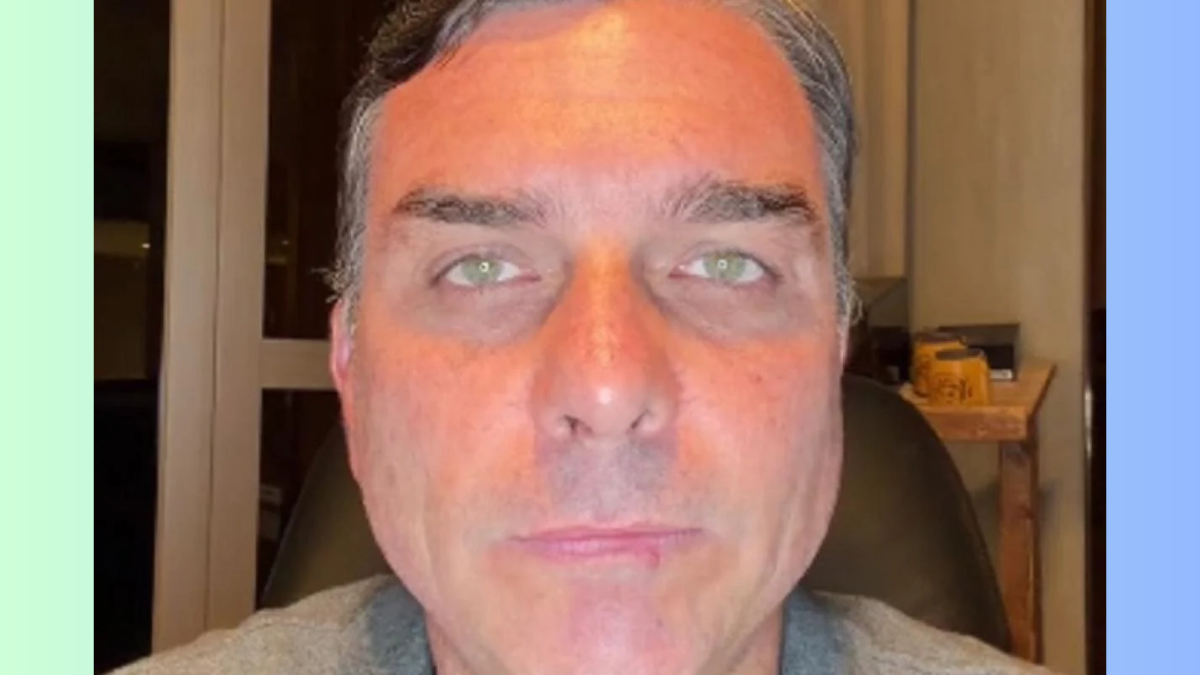 Nada Vence o Homem Paciente: Em live, Flávio mostra interesse em concorrer novamente à Presidência Flávio Bolsonaro em Live
