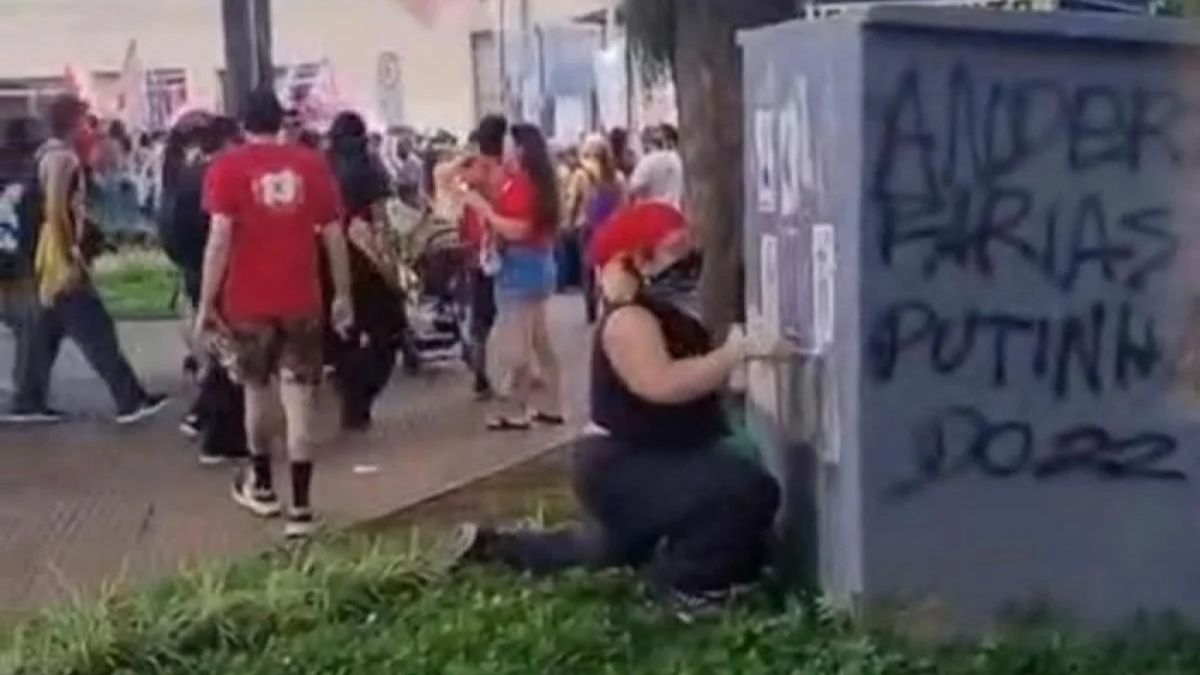 Anderson Farias classifica responsáveis por pichações em ato pró-Lula como 'vagabundos' em São José ato político do pt em sjc