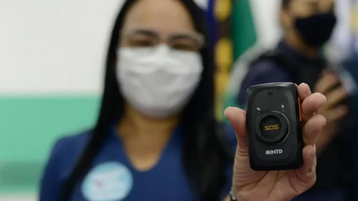 Mulher aciona botão do pânico e ex-companheiro é preso em Pindamonhangaba botão do pânico maria da penha