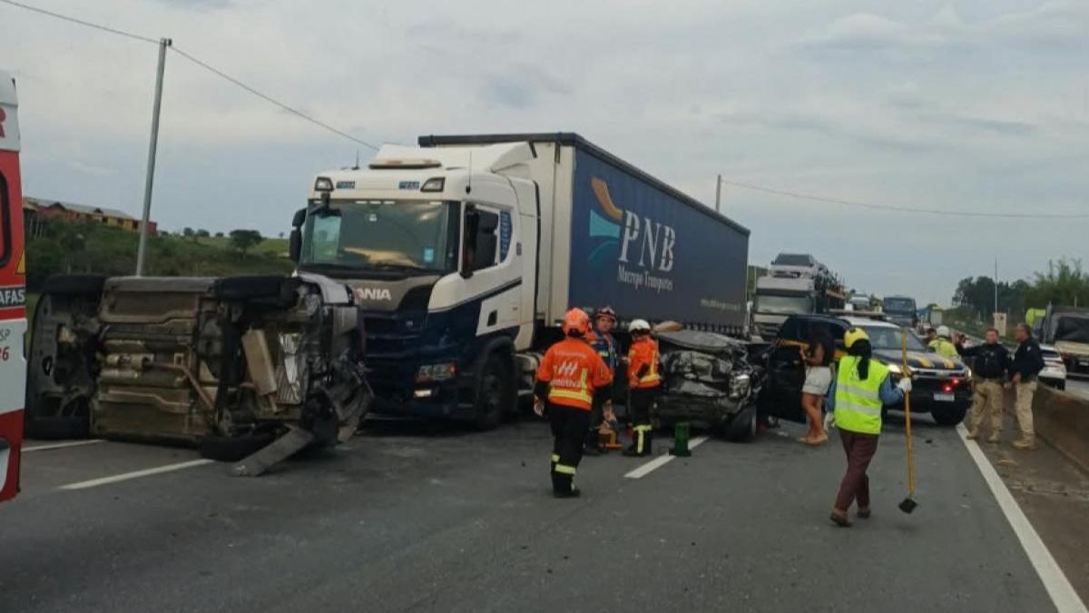 engavetamento deixa 3 feridos na dutra em pinda
