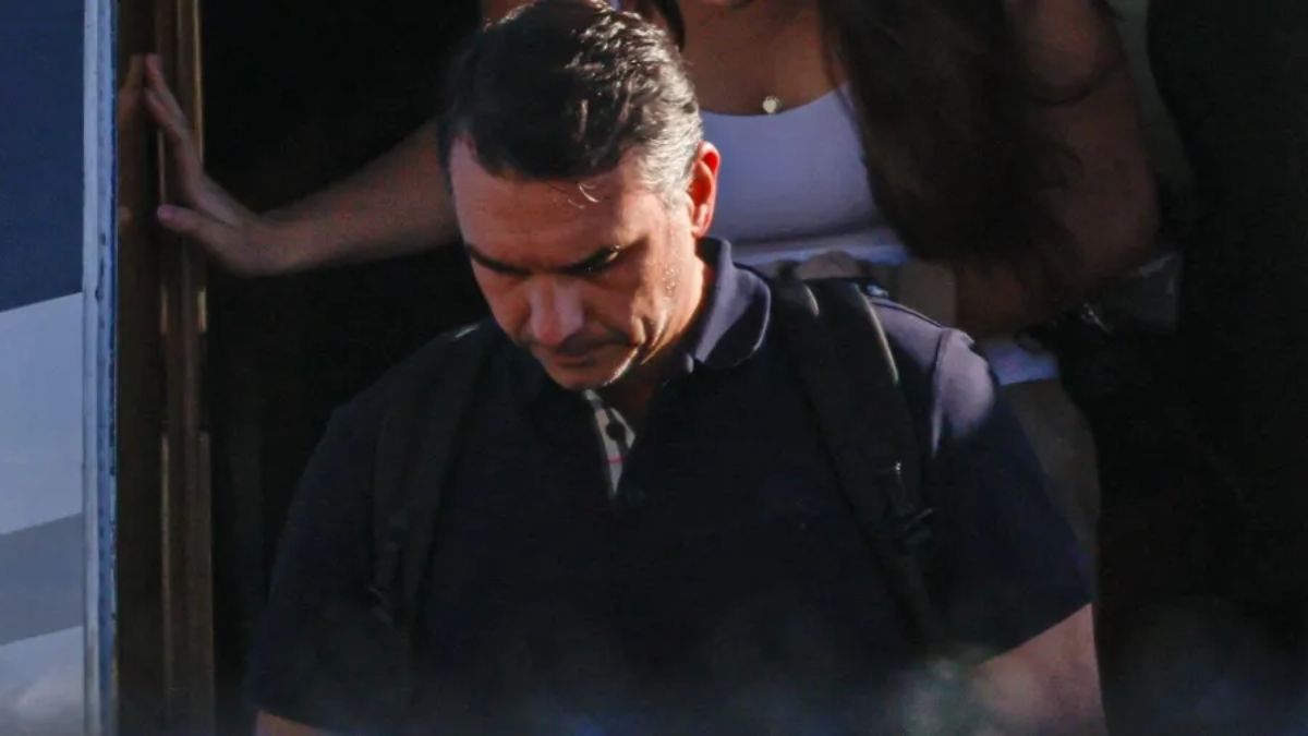 Flávio Bolsonaro se declara 'líder do Brasil' em rede social, divulga carta nos EUA; Polícia Federal descarta prisão flávio bolsonaro nos eua refugiado