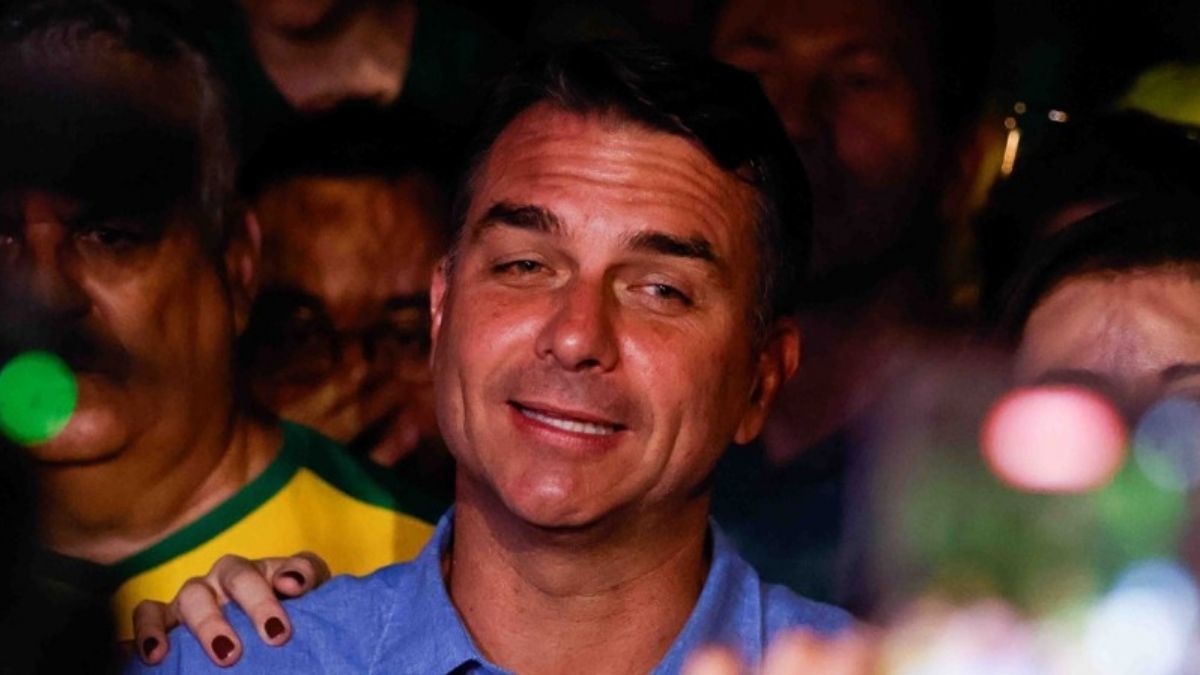 Flávio Bolsonaro lidera votação para presidente na RMVale com 57,8% dos votos no primeiro turno flávio bolsonaro