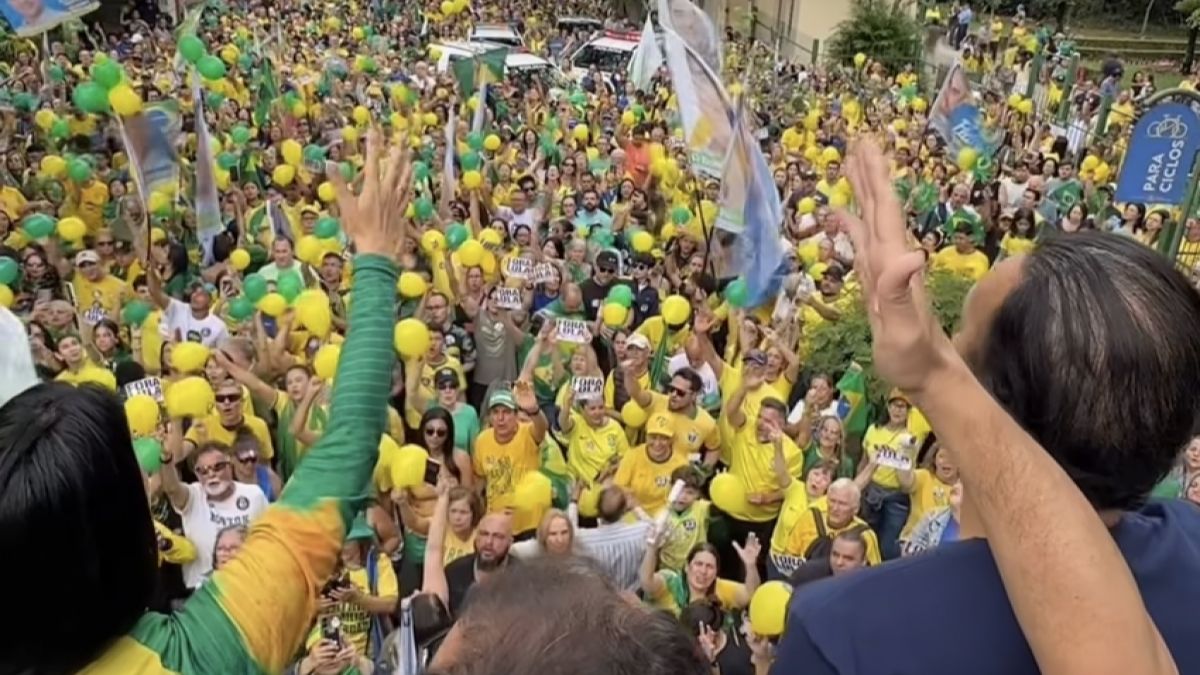 Flávio Bolsonaro agradece mobilização da direita em São José dos Campos: "Obrigado, SJC" manifestação pró-bolsonaro sjc