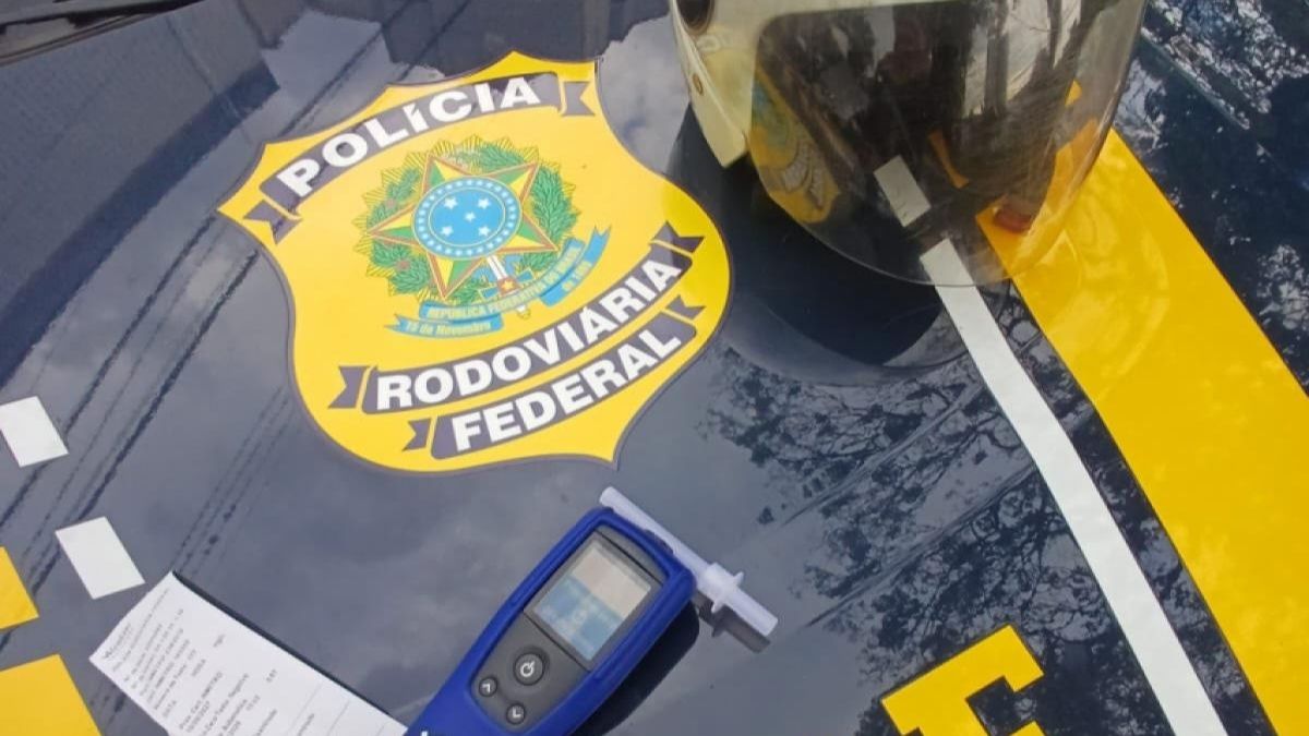 motociclista embriagado é preso após cair na dutra