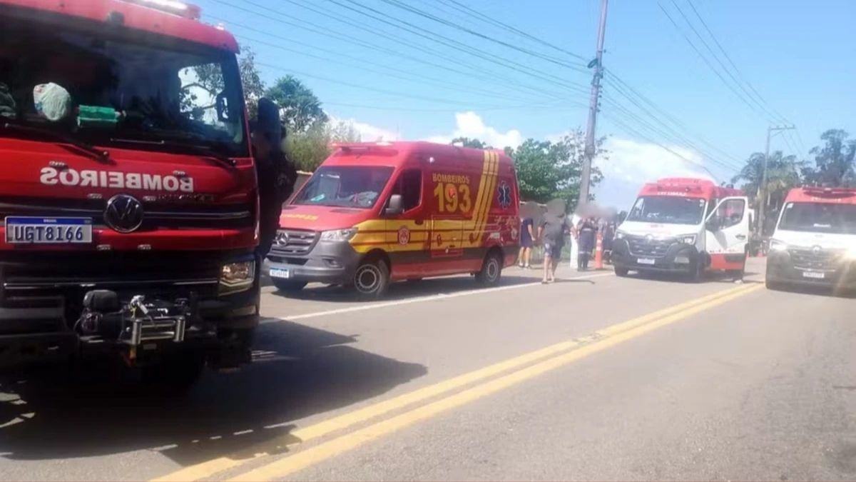 Motociclista fica gravemente ferida em colisão na Rio-Santos em São Sebastião motociclsita fica gravemente ferida em acidente em são sebastião