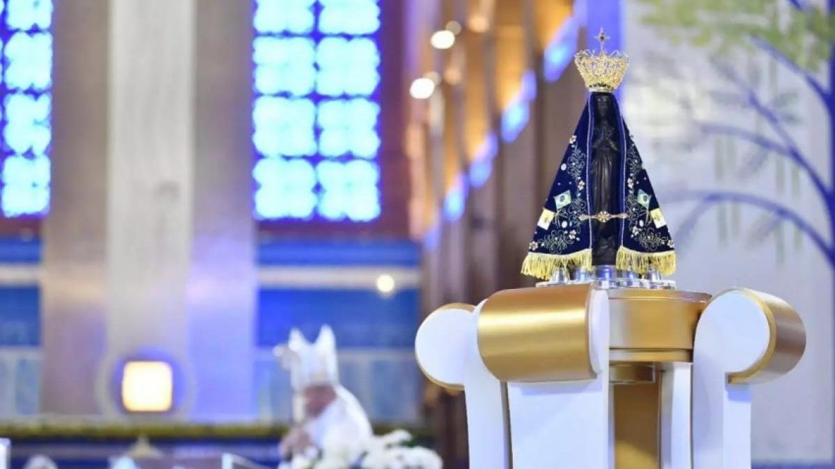nossa senhora aparecida imagem da santa no santuário