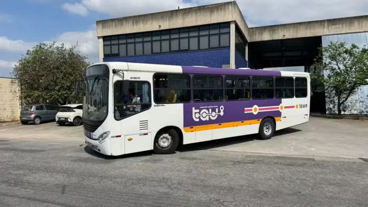Ônibus voltam a circular em Taubaté após 10 horas de paralisação e pagamento a motoristas onibus taubaté tau abc transportes