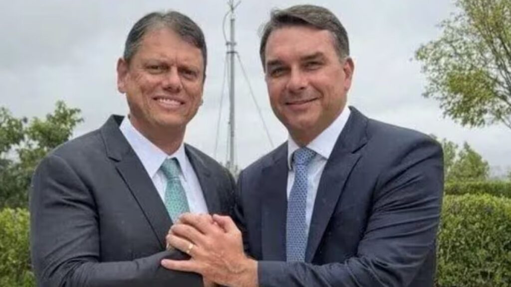 tarcisio e flávio bolsonaro