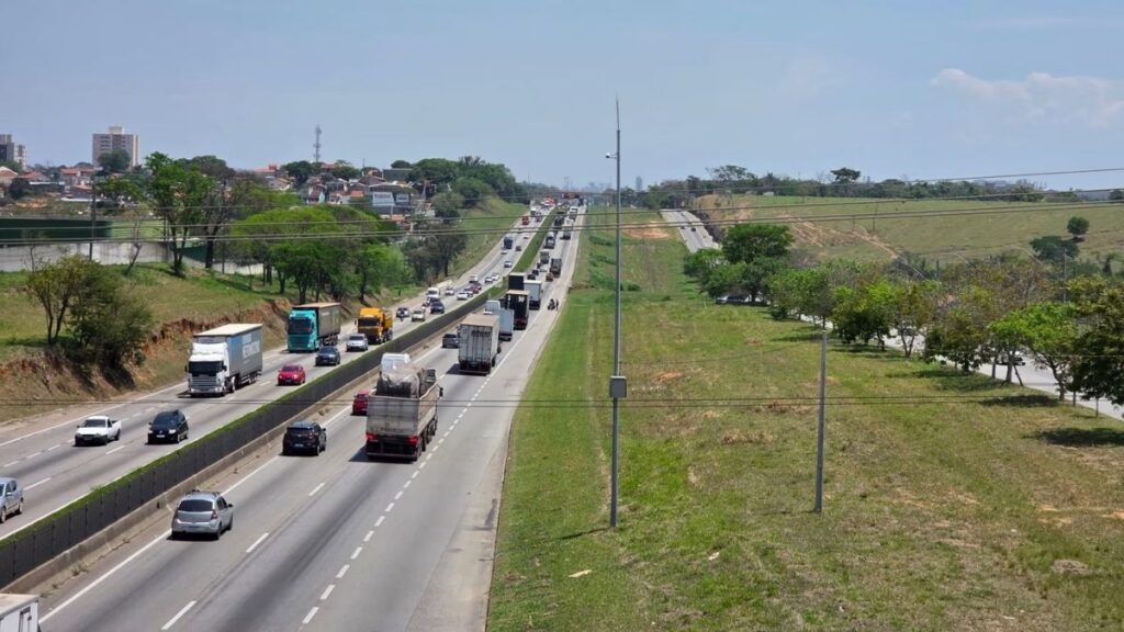 Volta do feriado da Padroeira causa mais de 40 km de trânsito na Dutra entre Aparecida e Taubaté via dutra do jesse nascimento vale 360 news