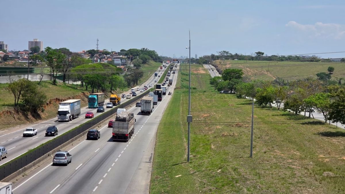 Volta do feriado da Padroeira causa mais de 40 km de trânsito na Dutra entre Aparecida e Taubaté via dutra do jesse nascimento vale 360 news